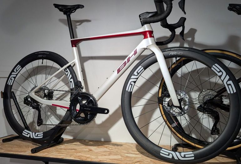 Used BH Bikes BH Ultralight ENVE AR40 Taille L 2025 Road & Gravel, White — image 1 of 4