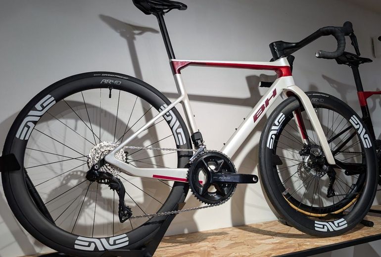 Used BH Bikes BH Ultralight ENVE AR40 Taille L 2025 Road & Gravel, White — image 2 of 4