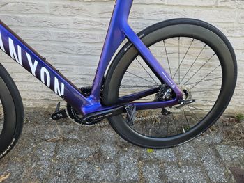 Used Canyon Aeroad CFR Di2 2024 2024 Road & Gravel — image 2 of 5
