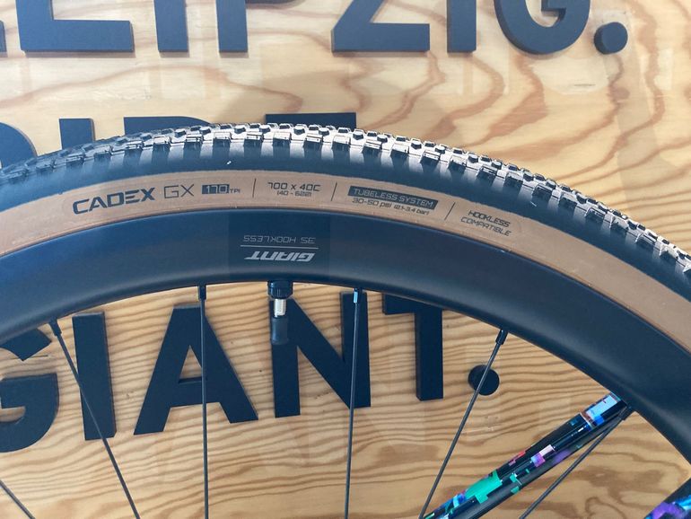 Used Giant Revolt Advanced 0 SE 2026 2026 Road & Gravel — image 5 of 9