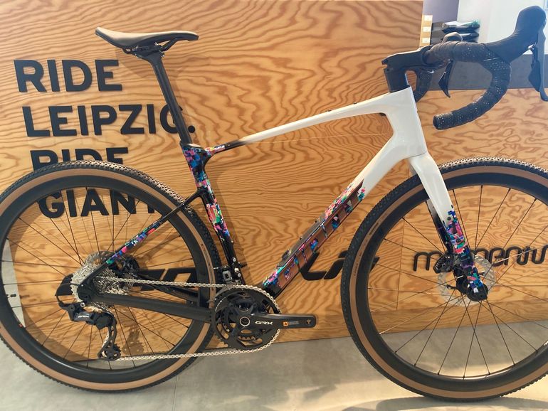 Used Giant Revolt Advanced 0 SE 2026 2026 Road & Gravel — image 1 of 9