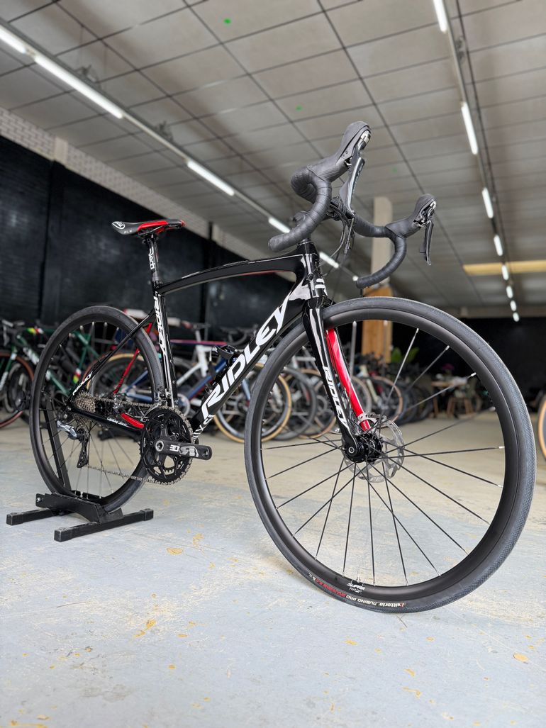 Used Ridley Fenix SL Disc - Ultegra 2019 2019 Road & Gravel, Black — image 2 of 23