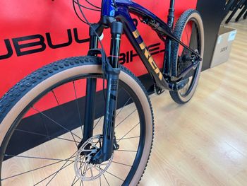 Used Trek Supercaliber SL 9.7 GX AXS Gen 2 2026 2026 Mountainbike, Blue, 29 — image 10 of 10