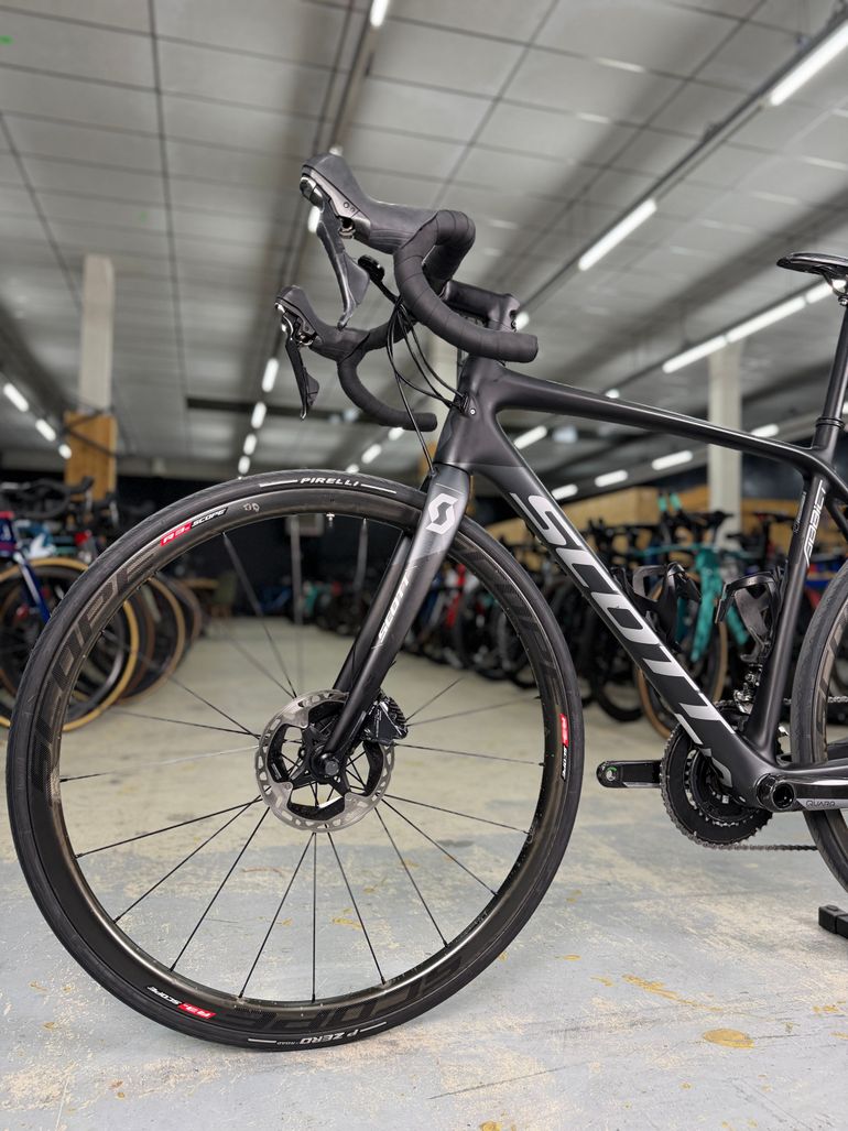 Used Scott Addict 10 disc 2020 2020 Road & Gravel, Black — image 17 of 22