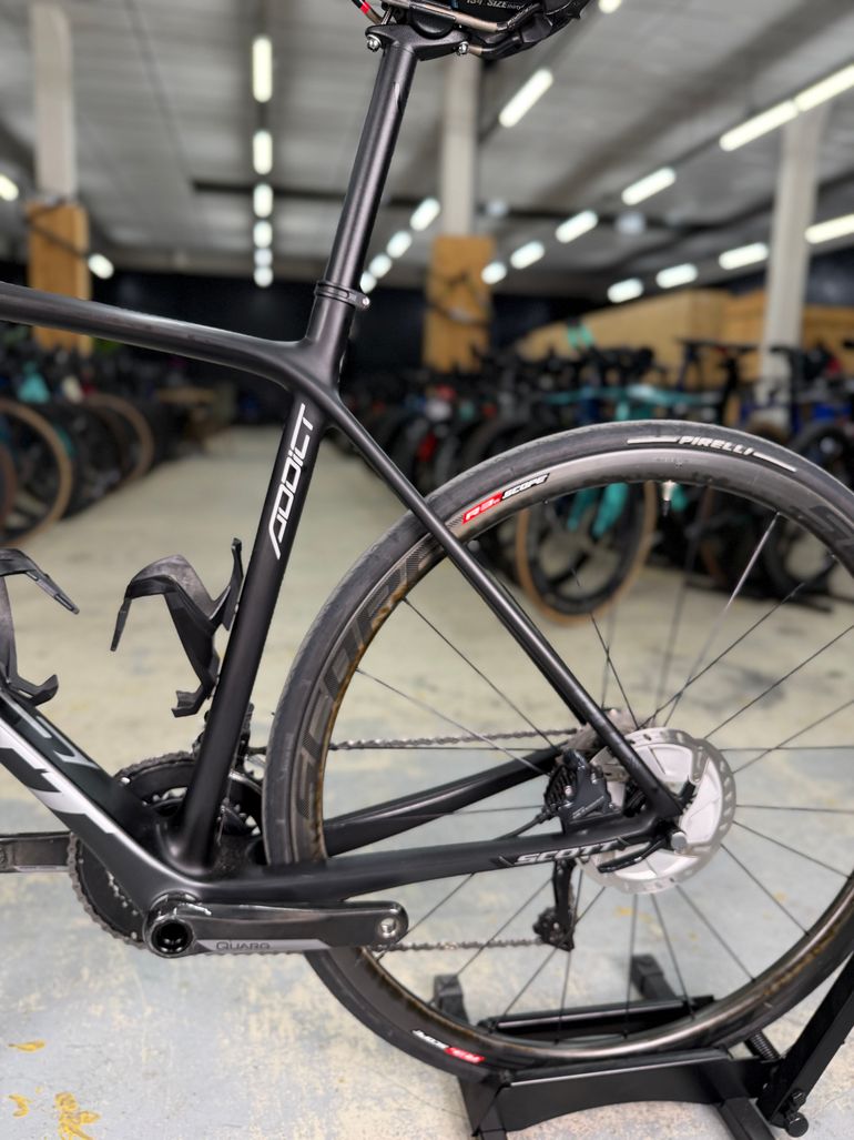 Used Scott Addict 10 disc 2020 2020 Road & Gravel, Black — image 19 of 22