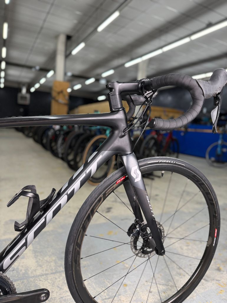 Used Scott Addict 10 disc 2020 2020 Road & Gravel, Black — image 9 of 22
