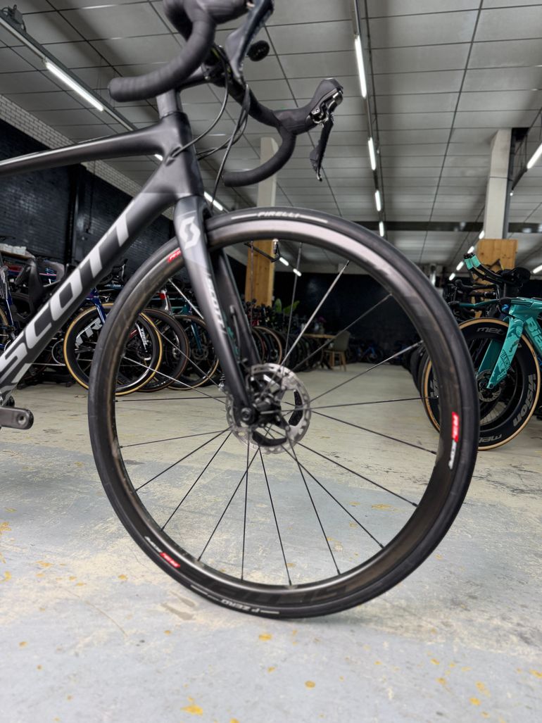 Used Scott Addict 10 disc 2020 2020 Road & Gravel, Black — image 4 of 22