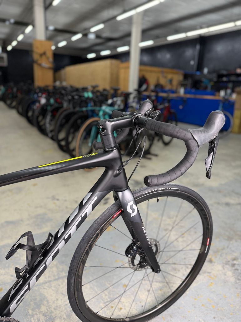 Used Scott Addict 10 disc 2020 2020 Road & Gravel, Black — image 8 of 22