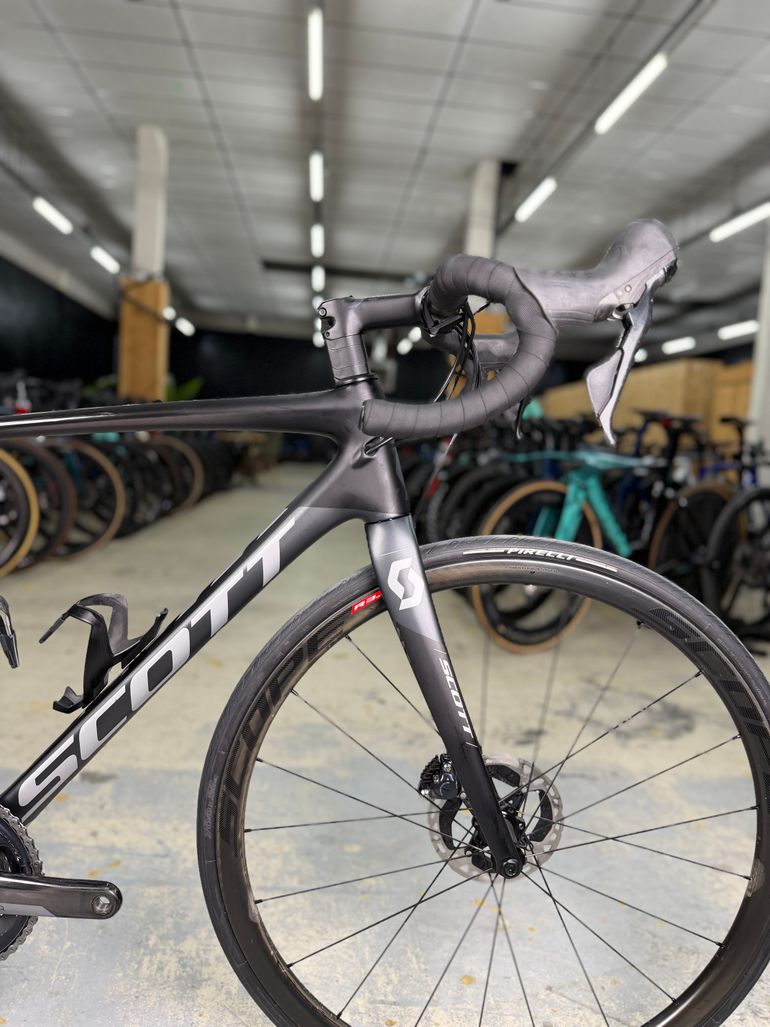 Used Scott Addict 10 disc 2020 2020 Road & Gravel, Black — image 6 of 22