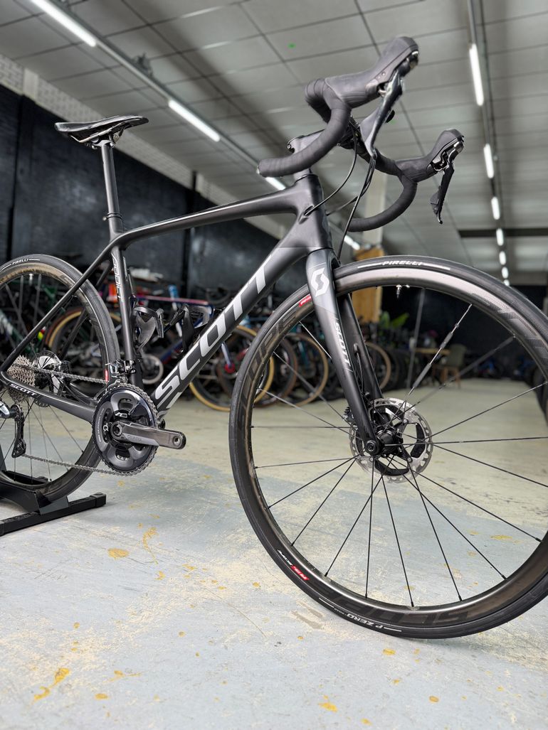 Used Scott Addict 10 disc 2020 2020 Road & Gravel, Black — image 3 of 22