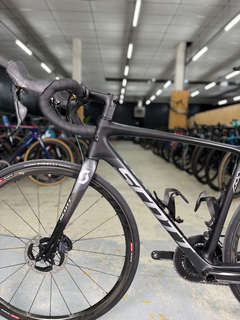 Used Scott Addict 10 disc 2020 2020 Road & Gravel, Black — image 16 of 22