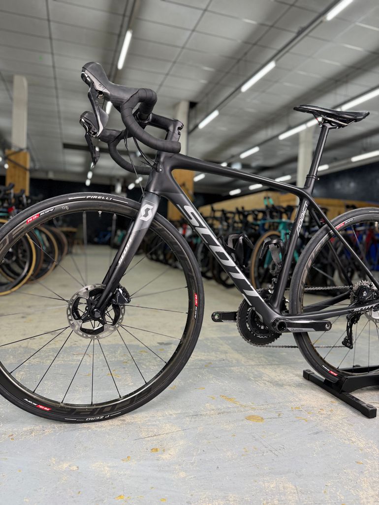 Used Scott Addict 10 disc 2020 2020 Road & Gravel, Black — image 18 of 22