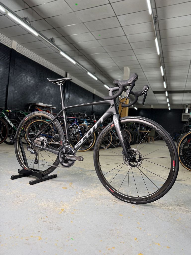 Used Scott Addict 10 disc 2020 2020 Road & Gravel, Black — image 2 of 22