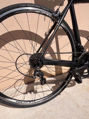 Used Specialized Tarmac SL6 Disc Comp 2020 2020 Road & Gravel — image 3 of 9