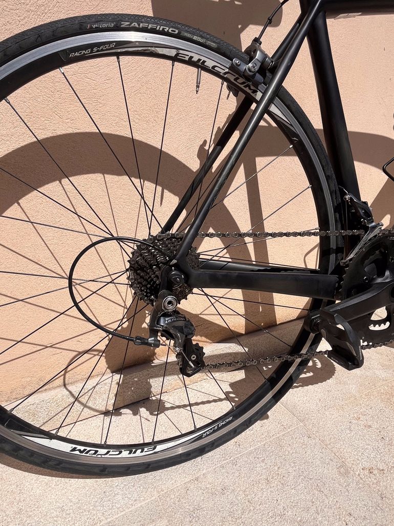 Used Specialized Tarmac SL6 Disc Comp 2020 2020 Road & Gravel — image 3 of 9