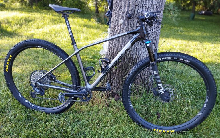 Used Orbea M50 2022 Mountainbike, Light Gray — image 1 of 3