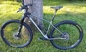Used Orbea M50 2022 Mountainbike, Light Gray — image 2 of 3