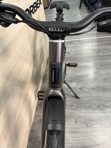 Orbea DIEM 30 2024 2024 Urban usato, Grigio chiaro — immagine 4 di 5
