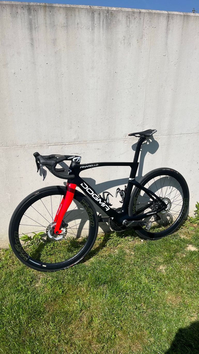 Used Pinarello DOGMA F DURA ACE Di2 Disc 2024 2024 Road & Gravel, Black — image 4 of 6