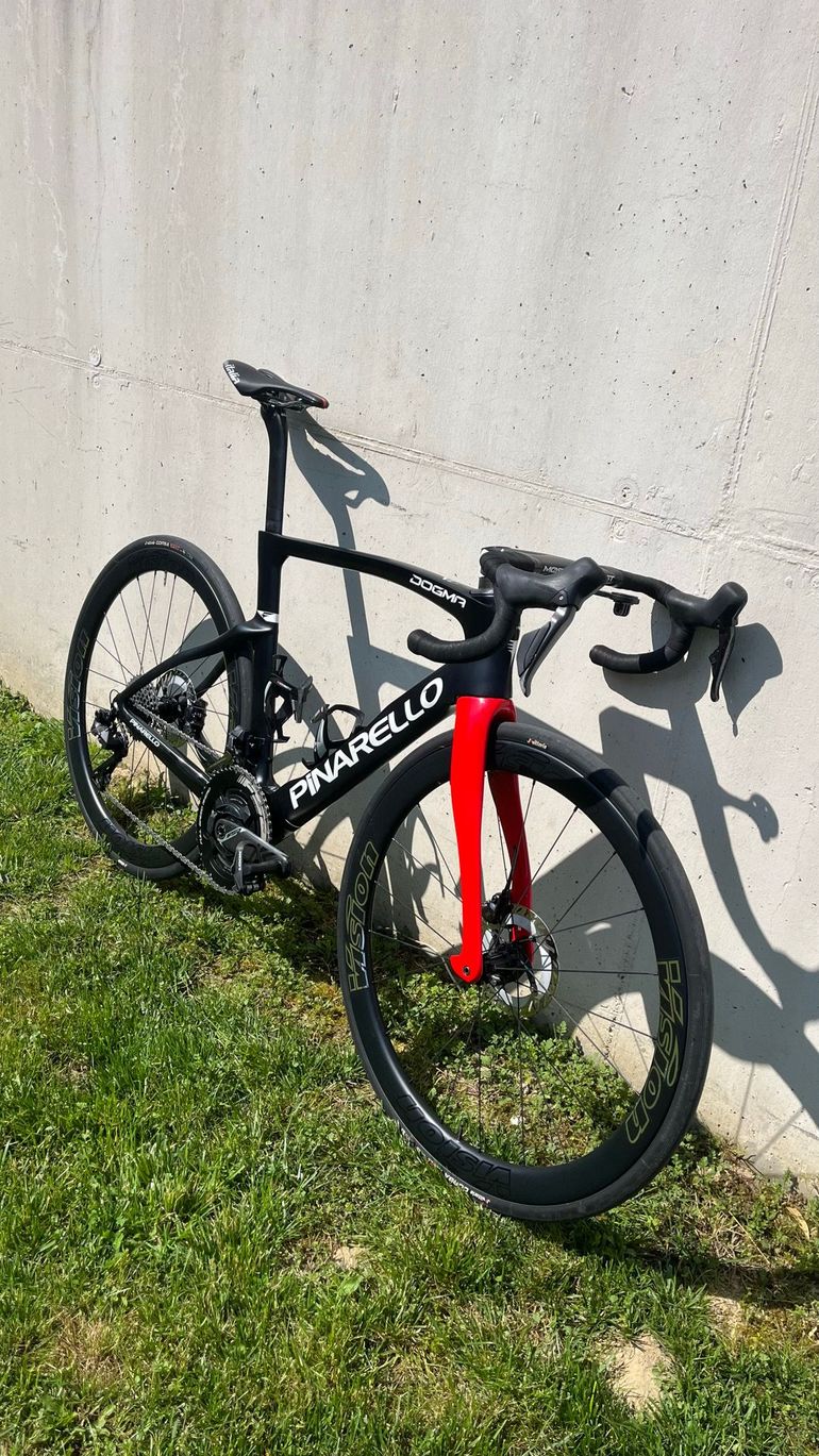 Used Pinarello DOGMA F DURA ACE Di2 Disc 2024 2024 Road & Gravel, Black — image 2 of 6