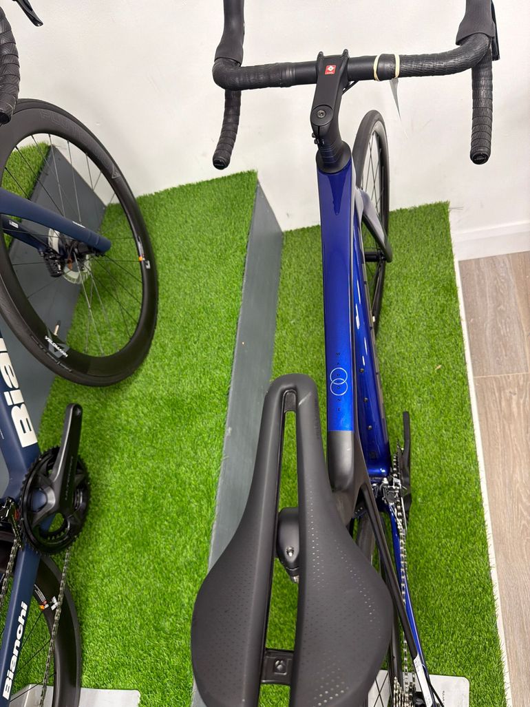 Used Trek Madone SL 5 Gen 8 2025 2025 Road & Gravel, Blau — image 4 of 4