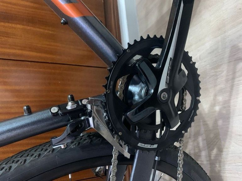 Used Giant Revolt 2 2024 2024 Road & Gravel, Grigio chiaro — image 3 of 6
