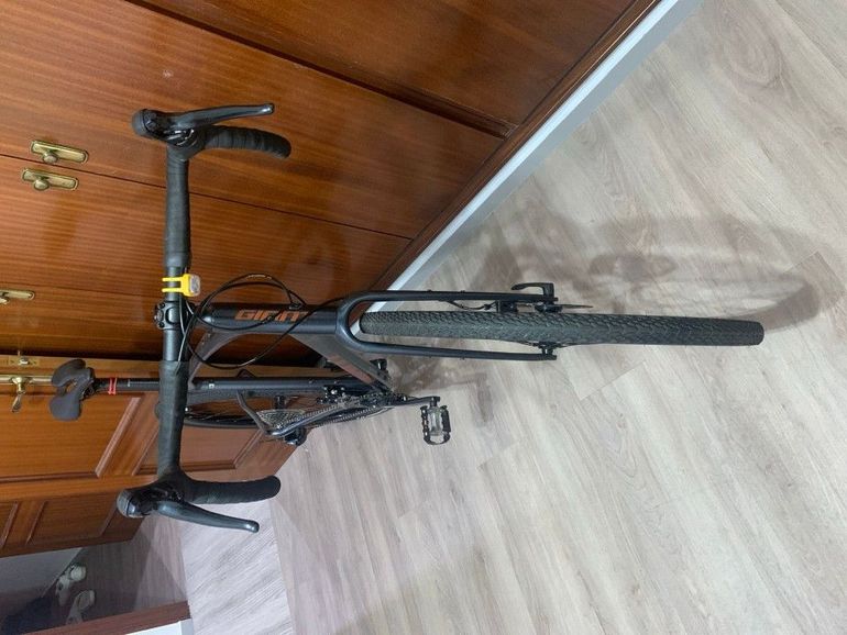Used Giant Revolt 2 2024 2024 Road & Gravel, Grigio chiaro — image 2 of 6