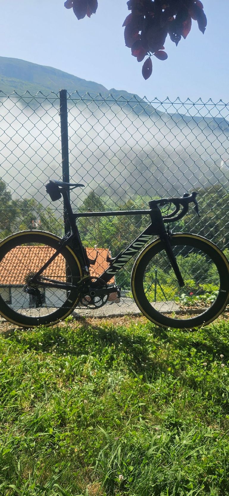 Used Canyon Aeroad CF SLX 9.0 Di2 2019 2019 Road & Gravel, Negro — image 1 of 4