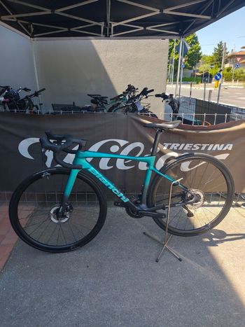 Used Bianchi Specialissima PRO Ultegra Di2 2025 2025 Road & Gravel, Green — image 2 of 10