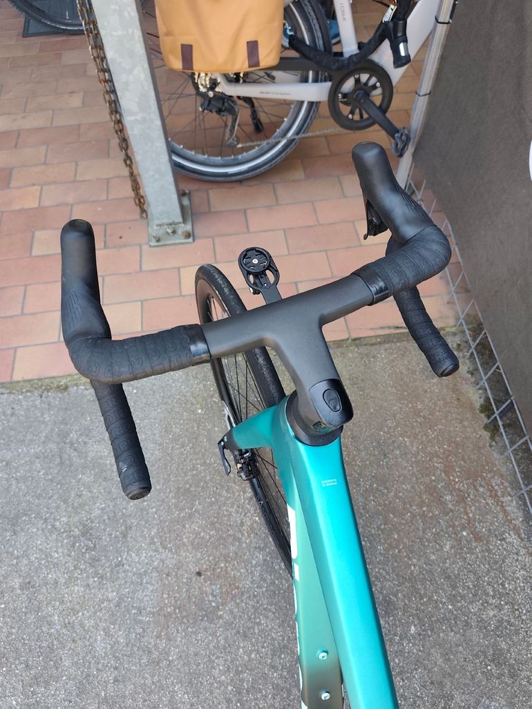 Used Bianchi Specialissima PRO Ultegra Di2 2025 2025 Road & Gravel, Green — image 6 of 10