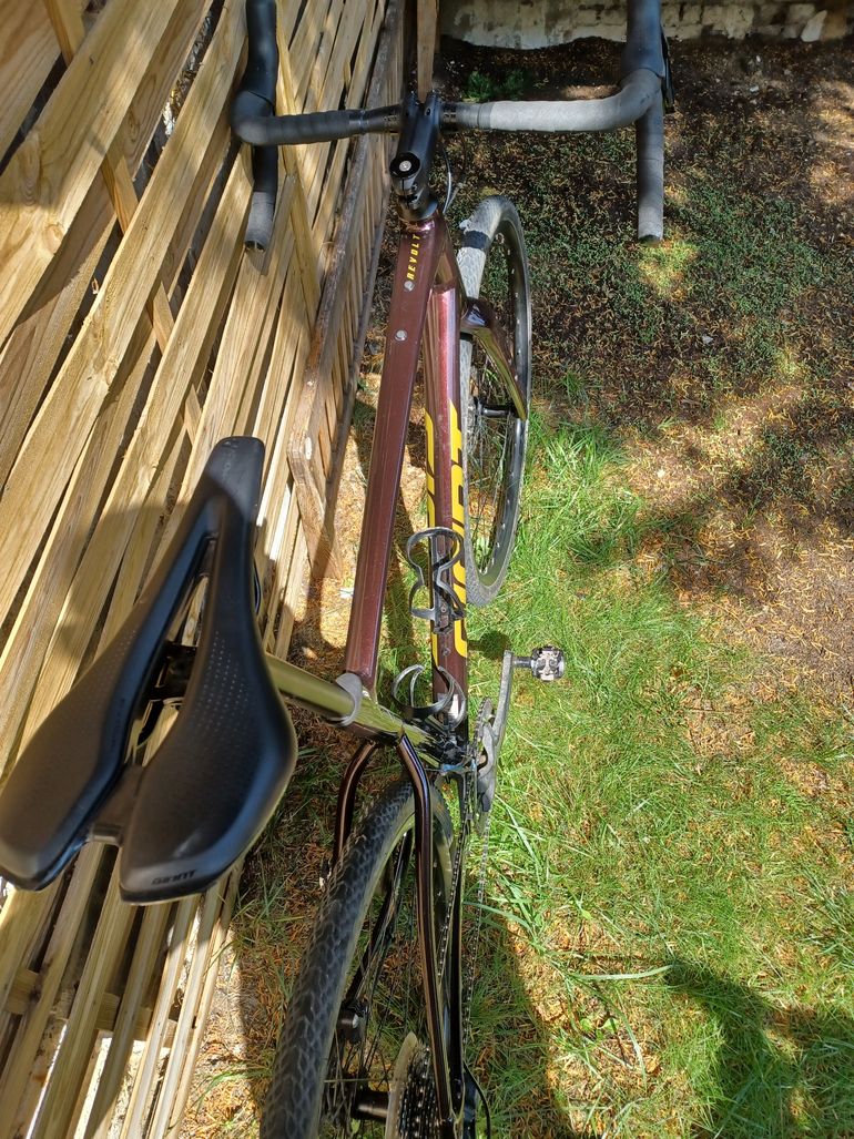 Used Giant Revolt 1 2024 2024 Road & Gravel, Rosso — image 3 of 4