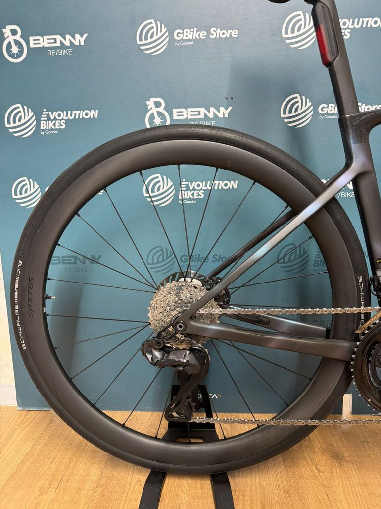 Used Scott Addict RC 10 2025 2025 Road & Gravel, Black — image 3 of 16