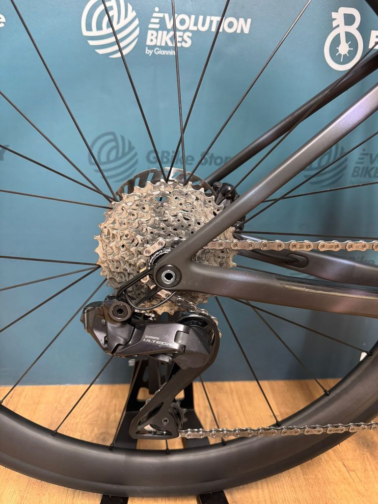 Used Scott Addict RC 10 2025 2025 Road & Gravel, Black — image 2 of 16