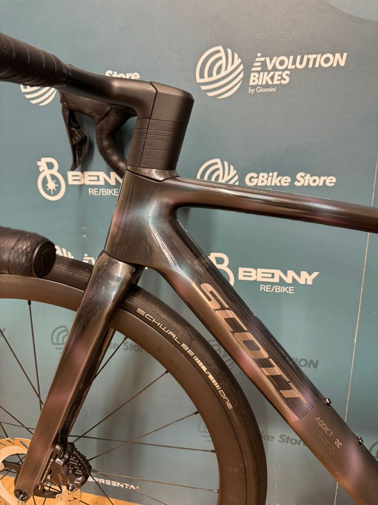 Used Scott Addict RC 10 2025 2025 Road & Gravel, Black — image 12 of 16