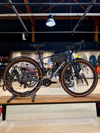 Używany Giant Revolt Advanced Pro 1 2024 2024 Road & Gravel