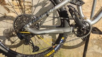 Used Commencal META AM V4.2 RACE 2018 2018 Mountainbike — image 3 of 4