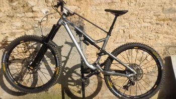 Used Commencal META AM V4.2 RACE 2018 2018 Mountainbike — image 2 of 4