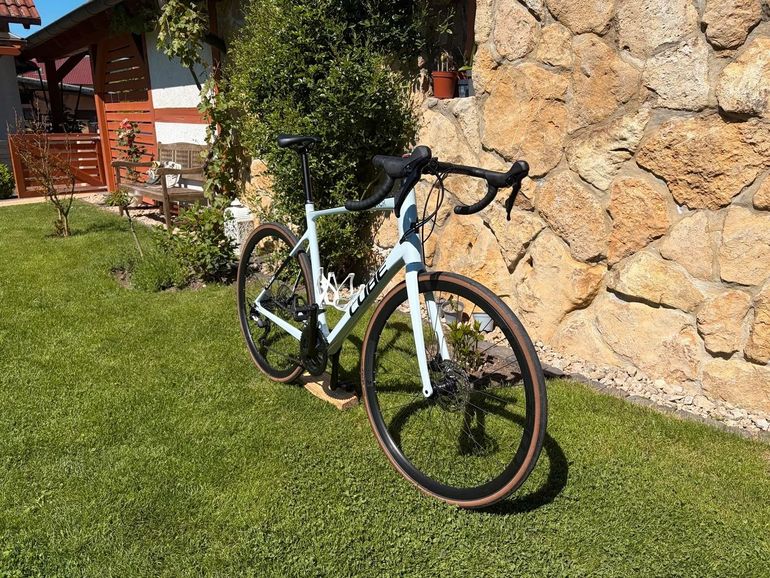 Used CUBE ATTAIN GTC RACE 2023 2023 Road & Gravel, Bianco — image 2 of 7