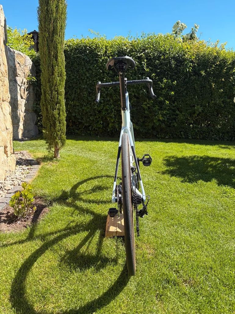 Used CUBE ATTAIN GTC RACE 2023 2023 Road & Gravel, Bianco — image 6 of 7