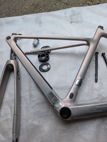 Used Scott Addict RC 10 2022 Frameset 2022 Road & Gravel — image 10 of 24