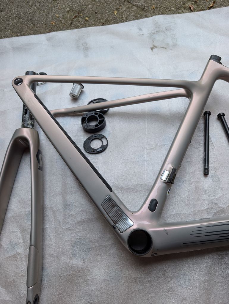 Used Scott Addict RC 10 2022 Frameset 2022 Road & Gravel — image 10 of 24