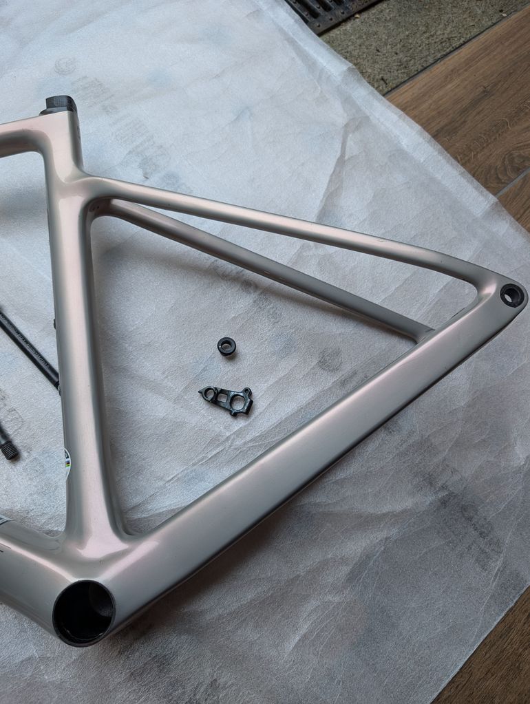 Used Scott Addict RC 10 2022 Frameset 2022 Road & Gravel — image 4 of 24