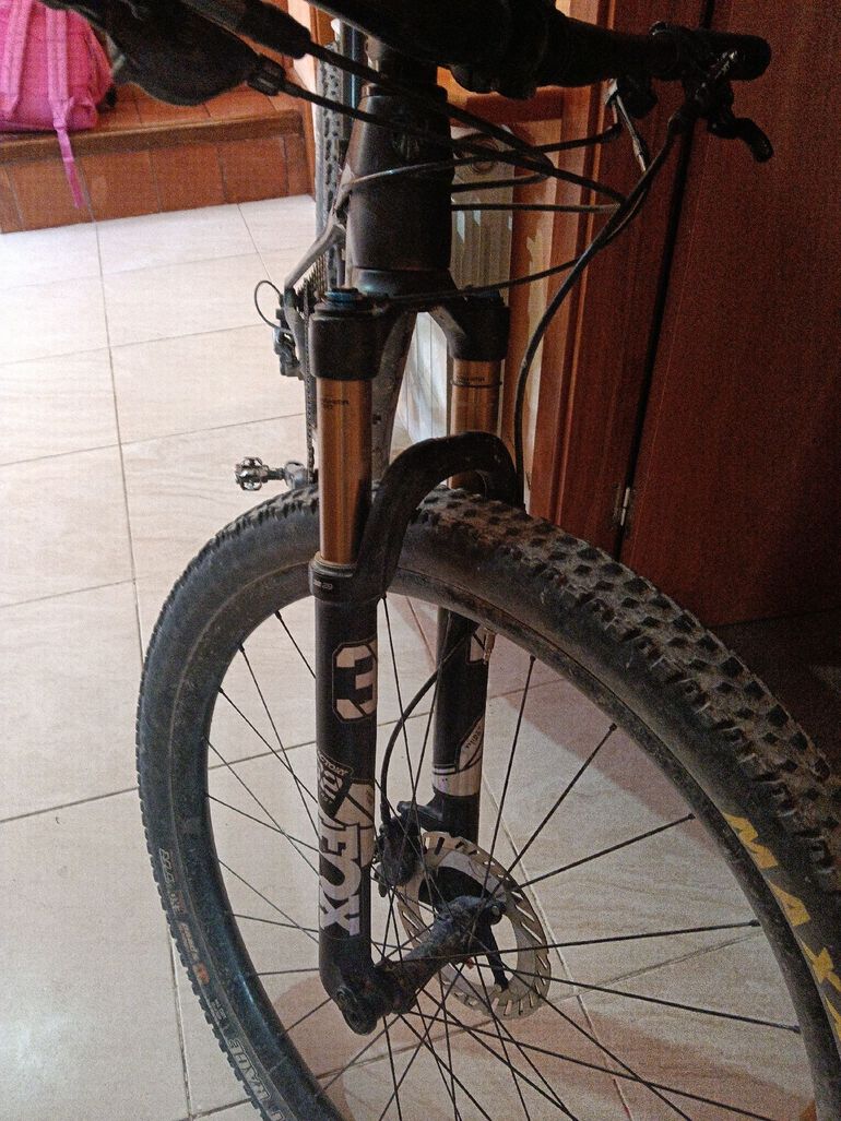 Used Trek Supercaliber 9.8 XT Gen 1 2023 2023 Mountainbike, Black, 29 — image 4 of 5