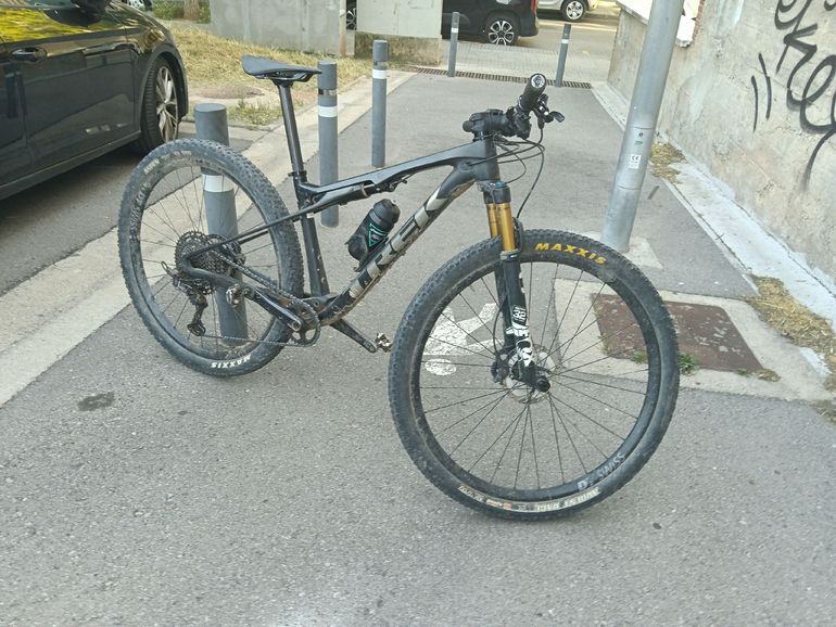 Used Trek Supercaliber 9.8 XT Gen 1 2023 2023 Mountainbike, Black, 29 — image 1 of 5