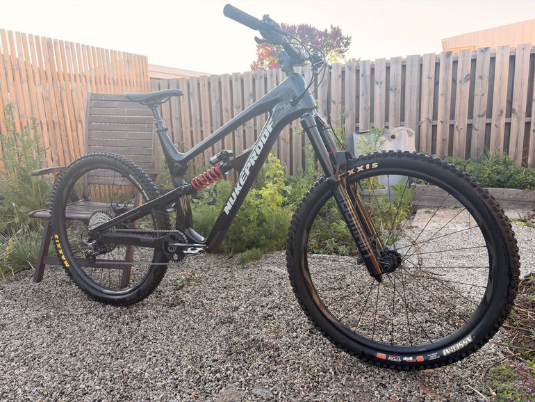 Used Nukeproof Mega 290 Carbon RS 2024 2024 Mountainbike — image 1 of 5