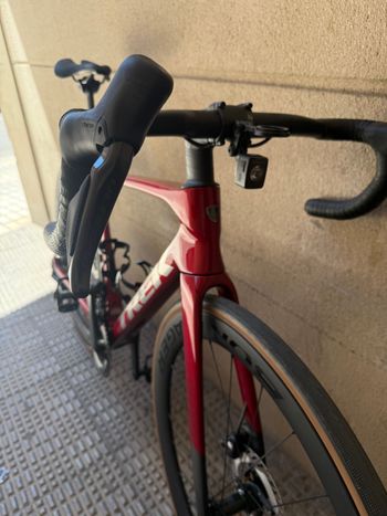 Used TREK MADONE SL 7 M Gloss Fury Red/Matte Deep Smoke GEN 8 Trek Madone SL 7 M Gloss Fury Red/Matte Deep Smoke Gen 8 2026 Road & Gravel, Rot — image 5 of 6