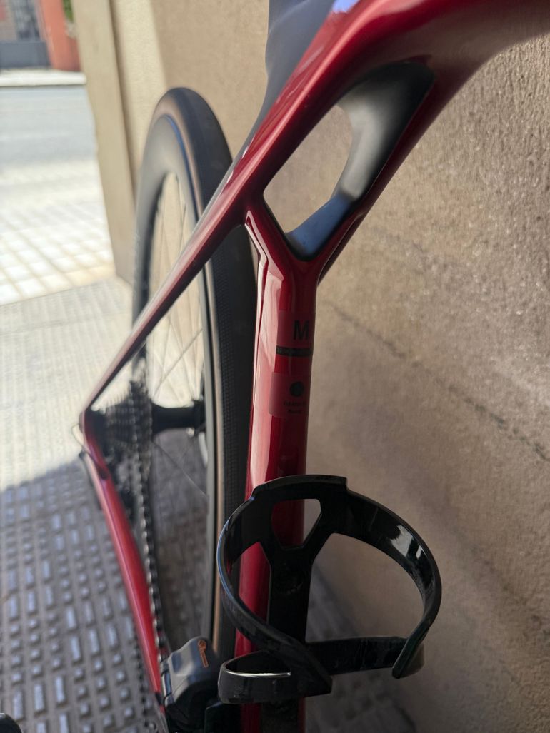 Used TREK MADONE SL 7 M Gloss Fury Red/Matte Deep Smoke GEN 8 Trek Madone SL 7 M Gloss Fury Red/Matte Deep Smoke Gen 8 2026 Road & Gravel, Rot — image 6 of 6