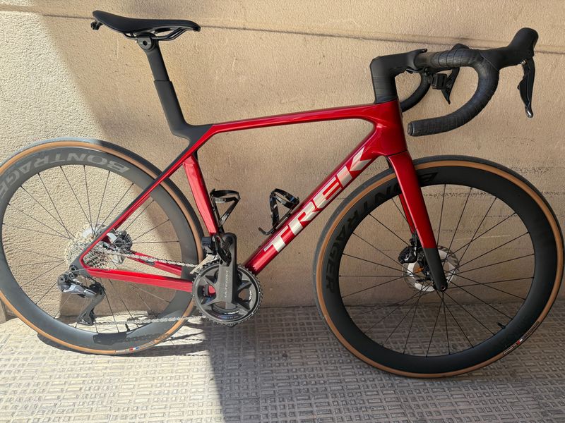 Gebrauchtes Trek Madone SL 7 M Gloss Fury Red/Matte Deep Smoke Gen 8 2026 Road & Gravel