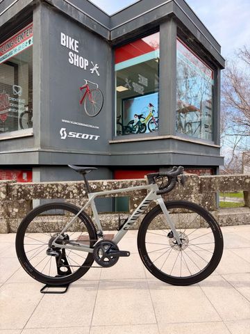 Canyon Ultimate CF SL 8 Disc Di2 2023 2023 Road & Gravel de segunda mano