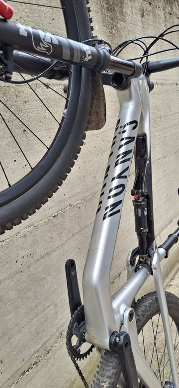Canyon Lux Trail CF 7 2024 2024 Mountainbike usato, Grigio chiaro — immagine 13 di 18